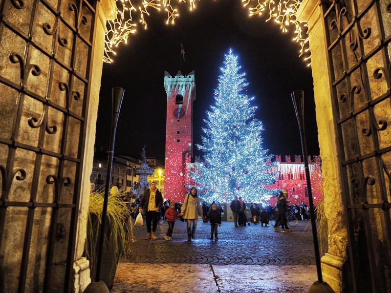 Natale A Trento.Christmas Market In Trento Northern Italy Experience The Magic